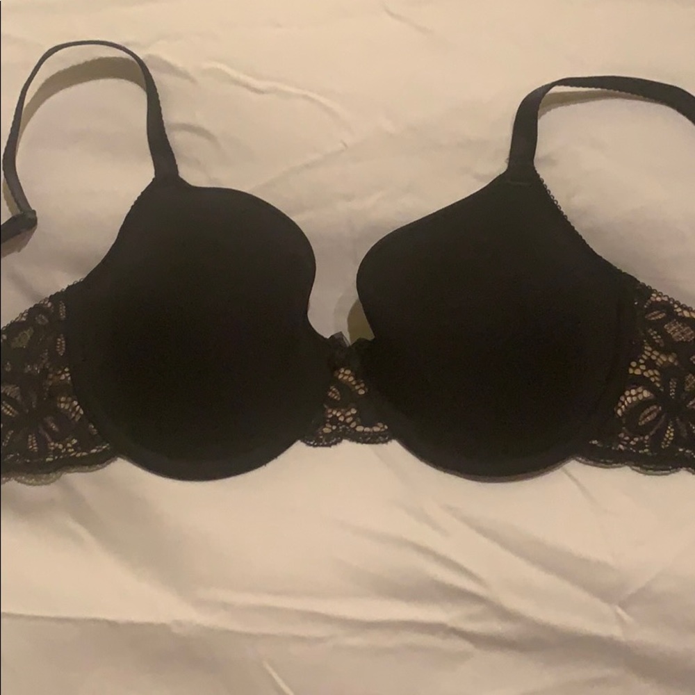 Wacoal 32D Black bra with lace details
